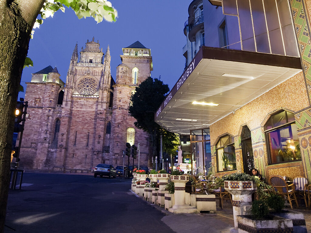 Hotel Mercure Rodez Cathedrale Exterior photo